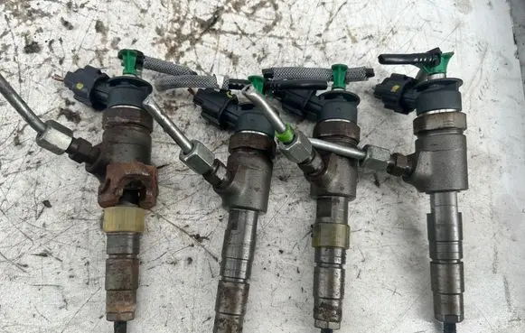 Peugeot 308 Fuel injectors set 0445110340