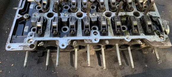 Opel Astra J Engine head 55571949