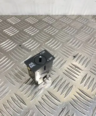 Passenger airbag on/off switch