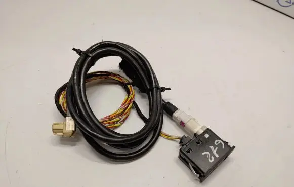 BMW X5 F15 USB socket connector 84109266607 84109343604