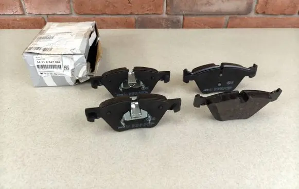 BMW 5 F10 F11 Brake pads (front) 8847064 6858047 6856591