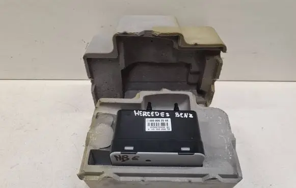 Mercedes-Benz E W211 Central locking vacuum pump 0008002548 A3510020010 A2118000035