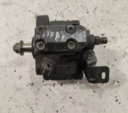 Renault Scenic I Fuel injection high pressure pump 7700111010