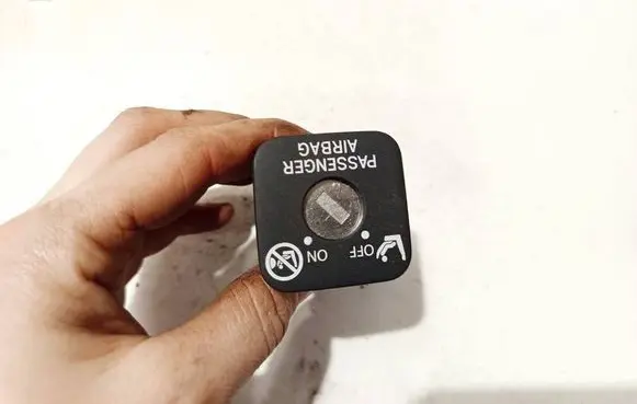 Toyota Avensis T270 Passenger airbag on/off switch 1710t04