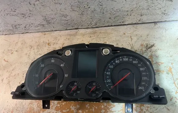 Volkswagen PASSAT B6 Speedometer (instrument cluster) 3C0920871
