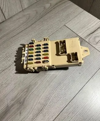 Subaru Outback Fuse module 001124