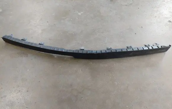 Front bumper lip