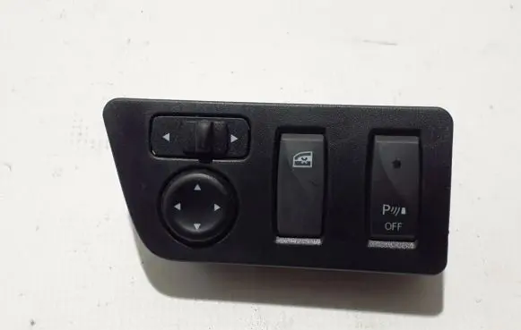 Wing mirror switch