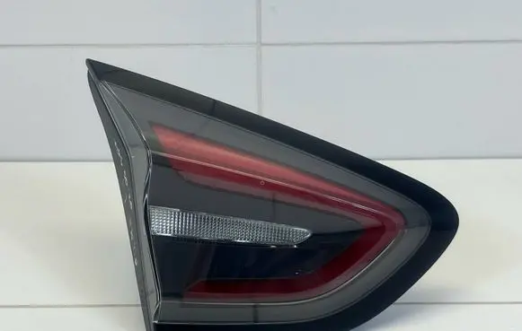 Tailgate rear/tail lights
