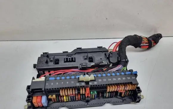 BMW X3 E83 Fuse module 8364540