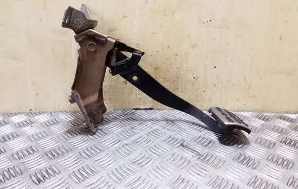 KIA Sorento Brake pedal