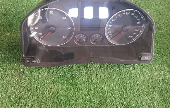 Volkswagen Golf V Speedometer (instrument cluster) 1K0920861B