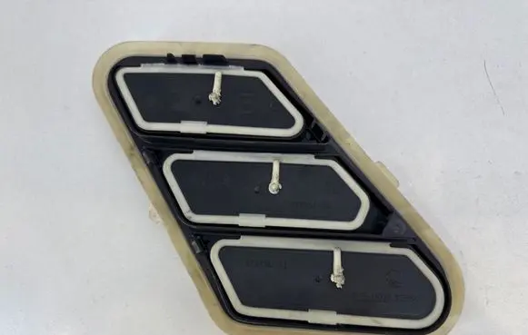 Opel Combo E Quarter panel pressure vent 9818354180