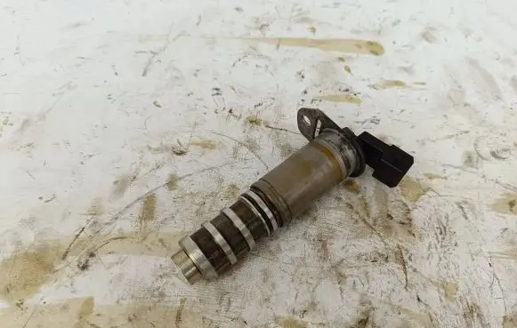 BMW X5 E70 Camshaft vanos timing valve 7585776 1136 13151214