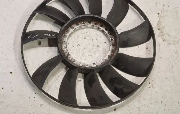 Volkswagen PASSAT B5.5 Fan impeller 058121301B