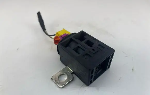 Audi A6 S6 C6 4F Battery relay fuse 4F0915519