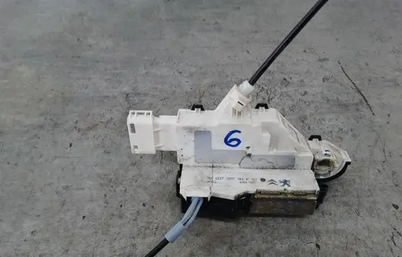 Citroen C4 I Front door lock 9660700780