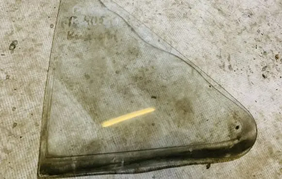 Peugeot 405 Rear vent window glass 