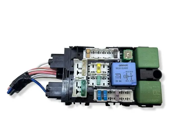 Peugeot 508 Fuse module 9665492680