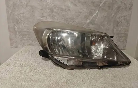 Toyota Yaris Headlight/headlamp