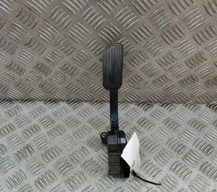 Toyota Prius+ (ZVW40) Accelerator throttle pedal 7811012050 1988008571