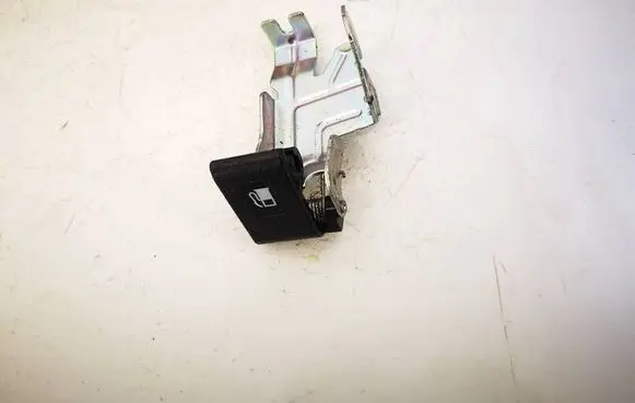 Honda CR-V Fuel tank opening switch 