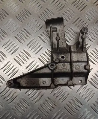 Engine mounting bracket