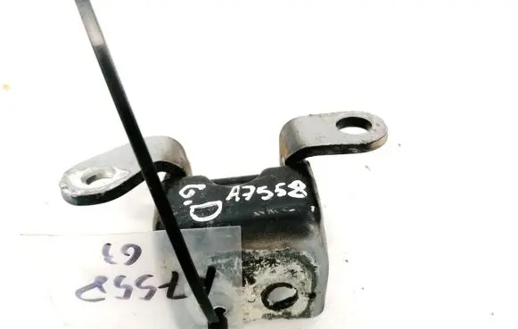 Honda CR-V Rear door lower hinge