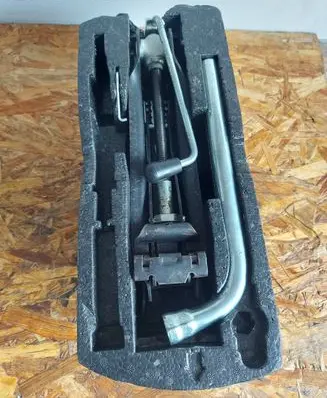 Volkswagen Golf VI Tool box 1J0012115AE 1K0011031C
