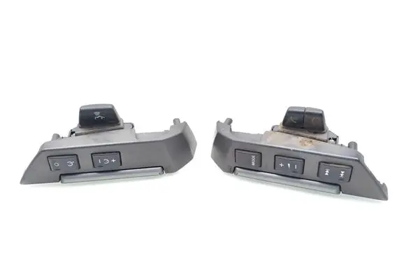 Land Rover Discovery 3 - LR3 Steering wheel buttons/switches XPD500600WVH XPD500510WVH