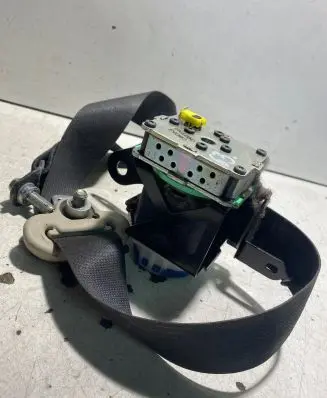 Mazda 6 Front seatbelt 0437002