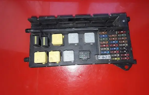 Volkswagen Crafter Fuse module 9065450201 501R11F06 ZGS006
