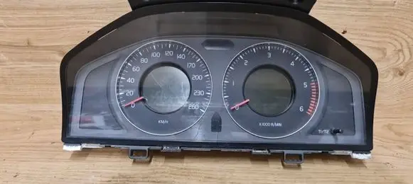 Volvo S80 Speedometer (instrument cluster) 31254535AA
