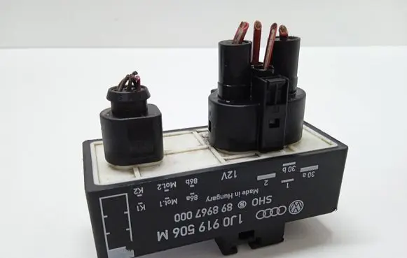 Skoda Roomster (5J) Coolant fan relay 1J0919506M 898967000
