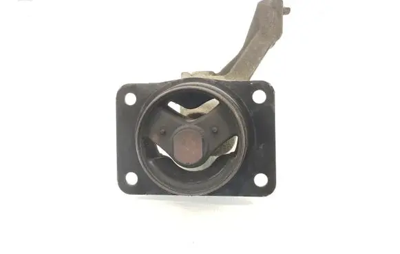 Suzuki SX4 Engine mount bracket
