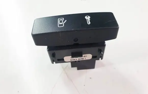 Volkswagen Touareg I Central locking switch button 
