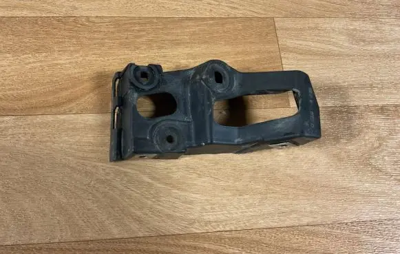 Audi A4 S4 B7 8E 8H Fender mounting bracket 8E0853922C