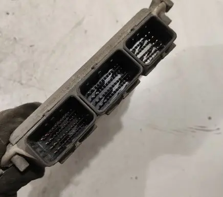 Renault Espace III Engine control unit/module ECU 0281001999 7700104407