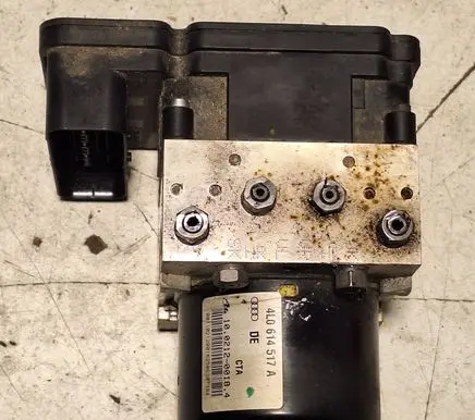 Audi Q7 4L ABS Pump 4L0614517A 10061333743 00402364D100