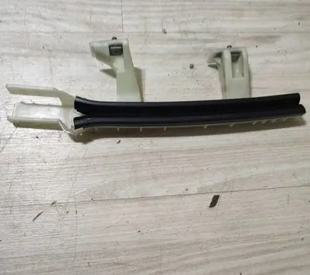 Opel Corsa F Front door windshield rail 9823208180