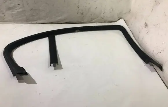 BMW 5 E60 E61 Rear door window/glass frame 7033647 5135 12121810