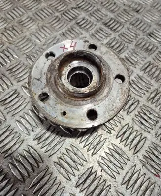 Volvo XC40 Front wheel hub 32329543