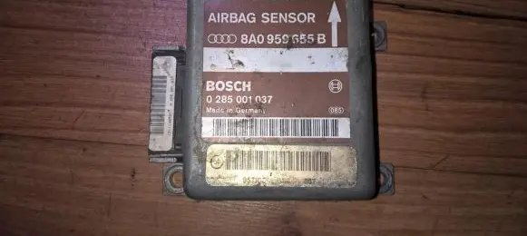 Audi A4 S4 B5 8D Airbag control unit/module 8a0959655b 0285001037