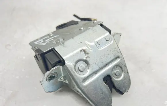 Mercedes-Benz CLC CL203 Tailgate/trunk/boot lock/catch/latch A2037400235