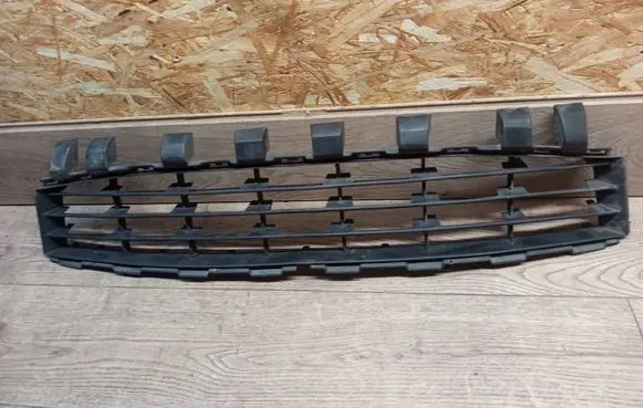 Renault Megane II Front bumper lower grill 8200412379