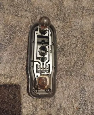 BMW 5 E39 Tail light bulb cover holder 8371324 393440