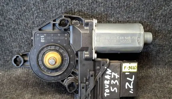 Skoda Octavia Mk2 (1Z) Rear door window regulator motor 5K0959703A