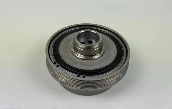 BMW 1 F40 Crankshaft pulley 8579927