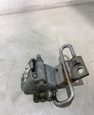 Audi A4 S4 B7 8E 8H Front door lower hinge 8E0831412B