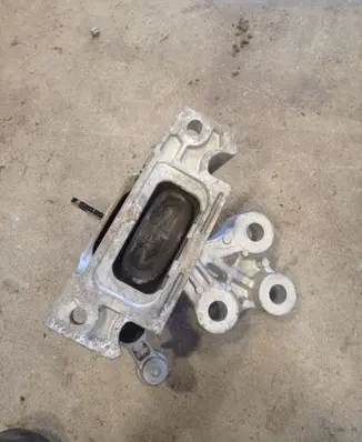 Chrysler Pacifica Gearbox mount P68224742AB 68224742 D063024616